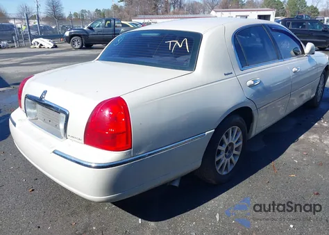 2006 Lincoln Town Car Signature z USA, uszkodzony, nr VIN 1LNHM81W66Y605851